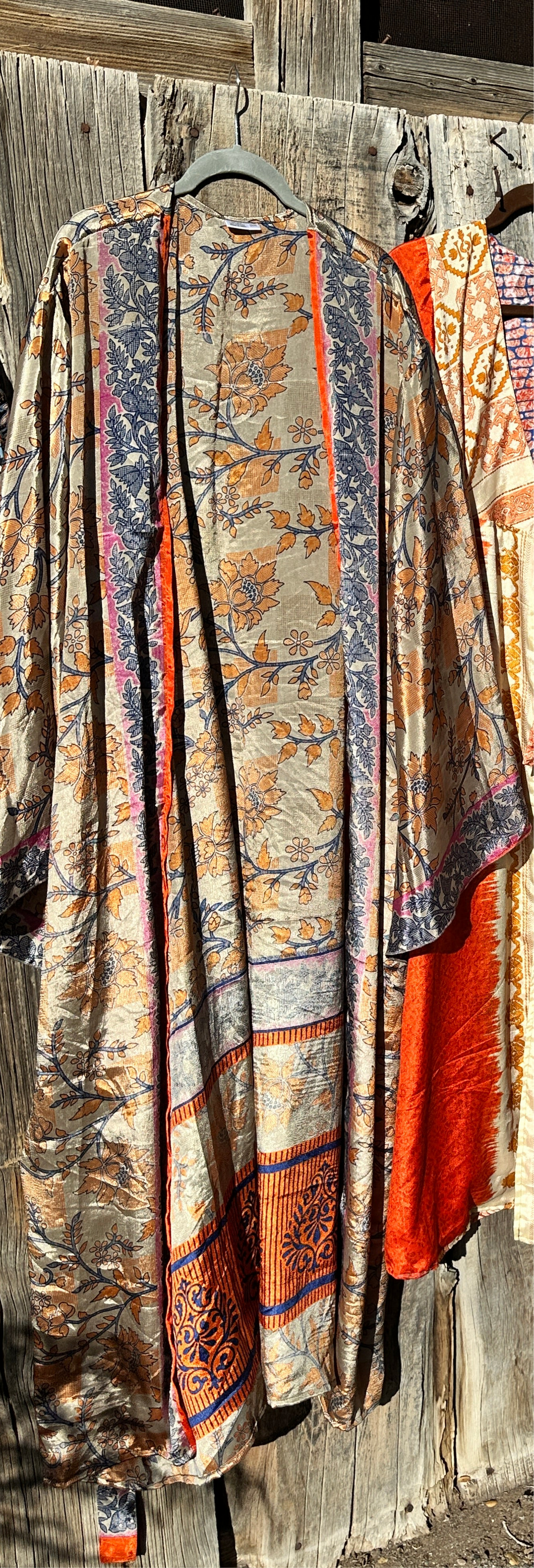 SILK ROBE, Soft luxurious 70% Silk, autumn, one size  fits to xl.