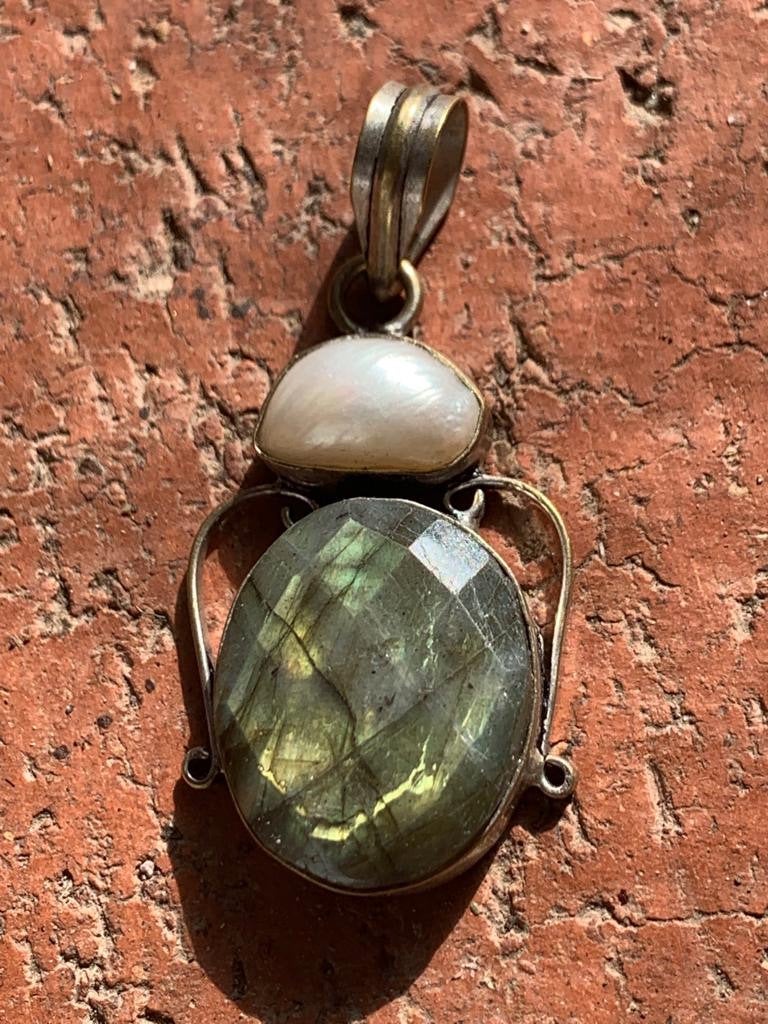 Labradorite Silver Pendant with Fresh Water Pearl