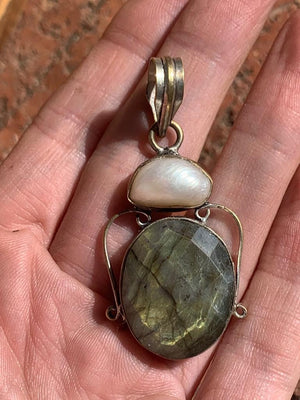 Labradorite Silver Pendant with Fresh Water Pearl